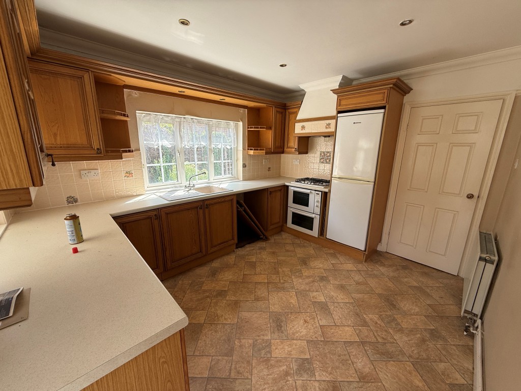 Lot: 99 - DETACHED BUNGALOW FOR REFURBISHMENT AND REPAIR - Kitchen
